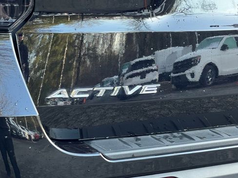 Used 2025 Ford Explorer Active AWD/4WD image 11