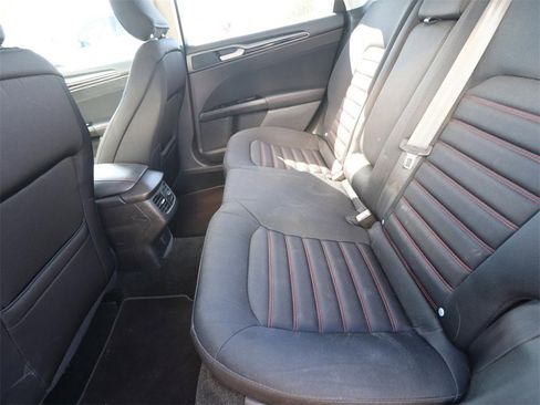 Used 2015 Ford Fusion SE image 8