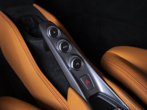 Used 2021 Ferrari F8 Tributo RWD image 33