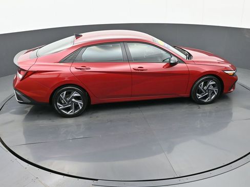 Certified 2025 Hyundai Elantra Sport image 34