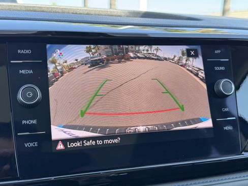 Used 2024 Volkswagen Taos SE image 27