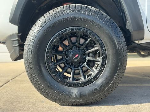 Used 2018 Toyota Tacoma TRD Off-Road image 9