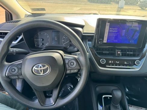 Used 2024 Toyota Corolla LE image 12