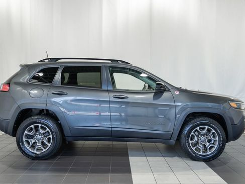 Used 2022 Jeep Cherokee Trailhawk w/ Premium Leather Package AWD/4WD image 3