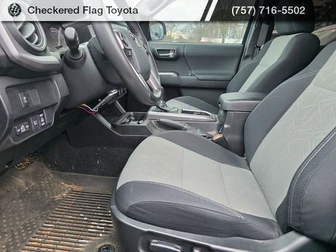 Used 2023 Toyota Tacoma TRD Off-Road image 9