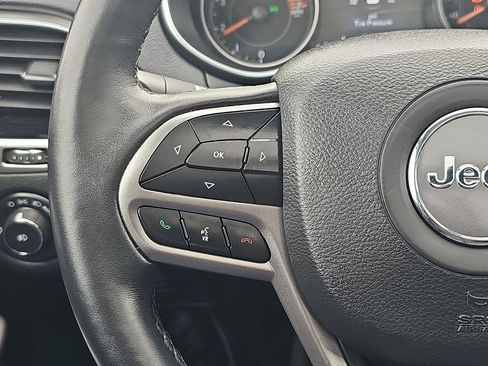 Used 2019 Jeep Cherokee Limited w/ Luxury Group AWD/4WD image 19