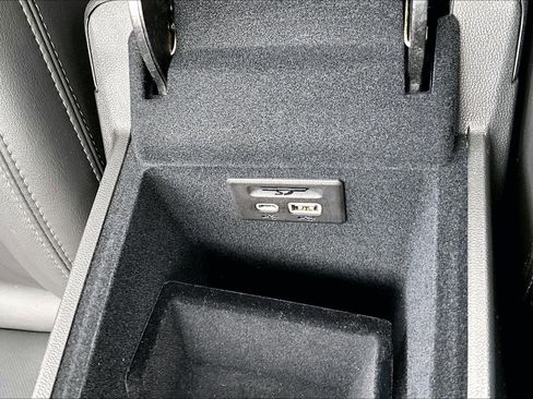 Used 2025 Cadillac XT6 Premium Luxury image 33