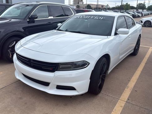 Used 2020 Dodge Charger SXT RWD image 2