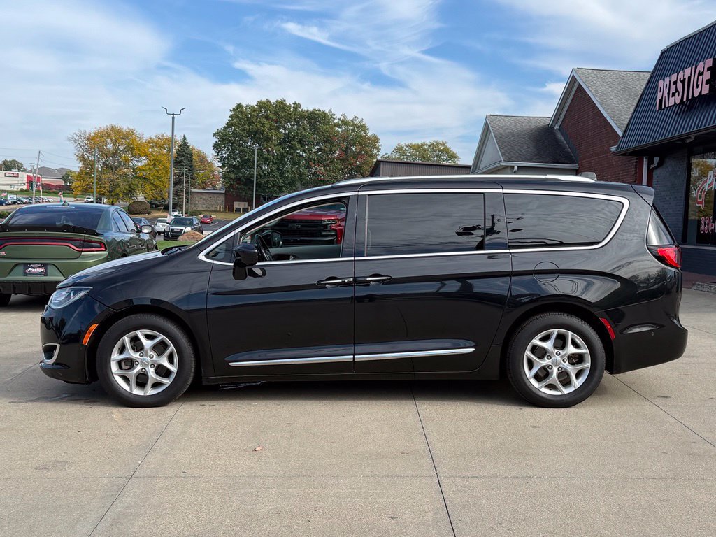 Used 2019 Chrysler Pacifica Touring-L Plus w/ Advanced Safetytec Group FWD image 5