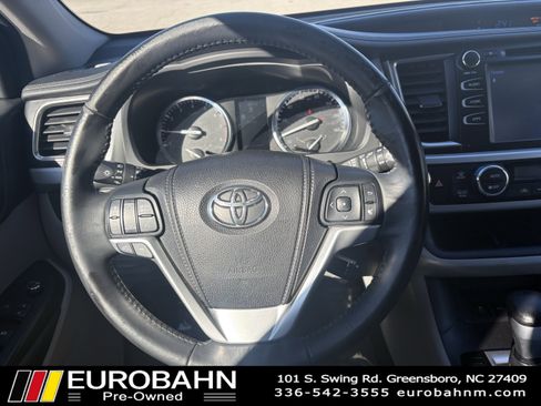 Used 2015 Toyota Highlander XLE image 22