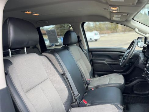 Used 2019 Nissan Titan S image 46