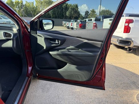 Used 2015 Nissan Murano Platinum FWD image 11