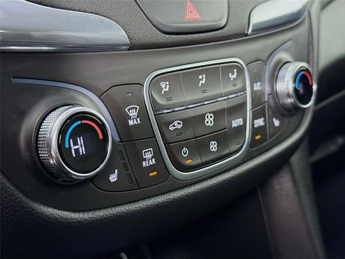 Used 2020 Chevrolet Equinox LT image 15