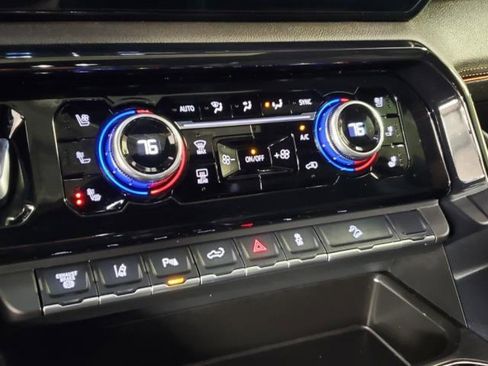 Used 2025 GMC Sierra 2500 AT4 image 27