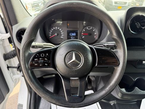Used 2020 Mercedes-Benz Sprinter 1500 image 18