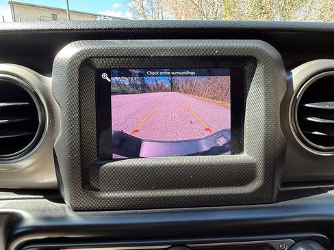 Used 2022 Jeep Gladiator Sport image 22