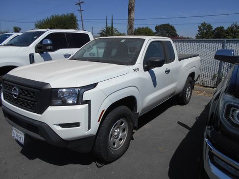 Used 2022 Nissan Frontier S RWD image 3