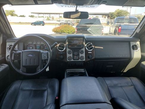 Used 2016 Ford F250 Lariat w/ Lariat Ultimate Package AWD/4WD image 26