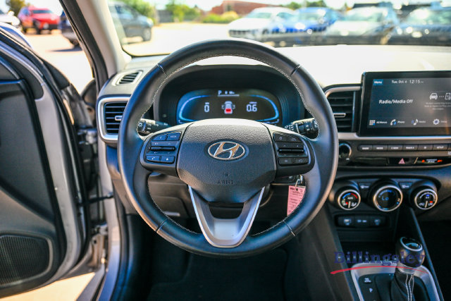 Used 2023 Hyundai Venue SEL FWD image 12
