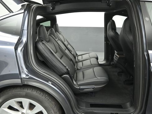 Used 2018 Tesla Model X 75D image 23