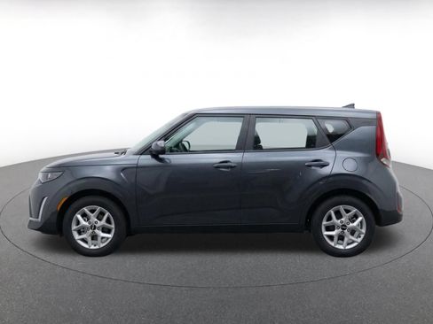 Used 2025 Kia Soul LX w/ LX Technology Package FWD image 4
