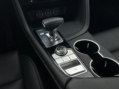 Used 2025 Genesis G70 2.5T RWD image 17