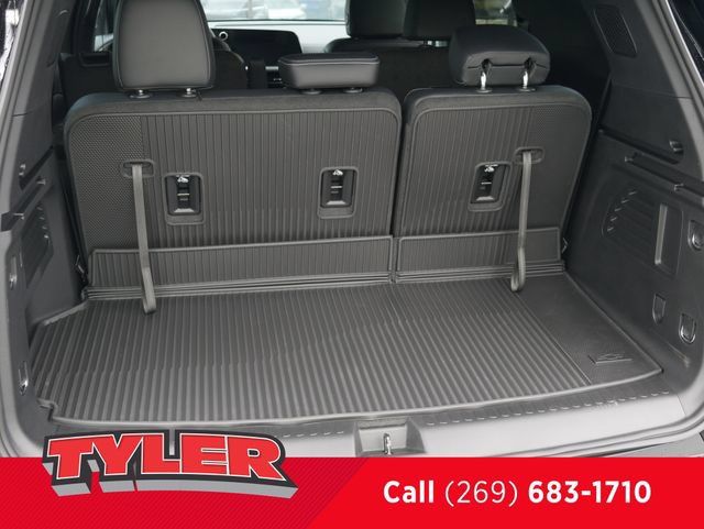 New 2026 Chevrolet Traverse LT w/ Driver Confidence Package AWD/4WD image 17