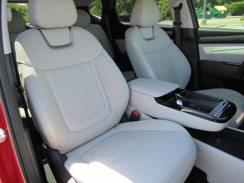 Used 2025 Hyundai Tucson Limited FWD image 9