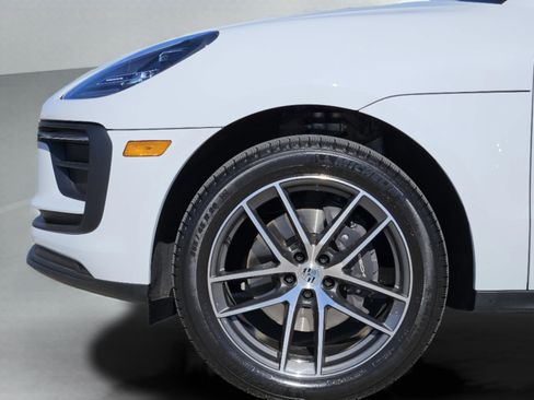 Certified 2026 Porsche Macan image 13