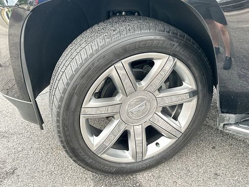 Used 2019 Cadillac Escalade Luxury RWD image 24