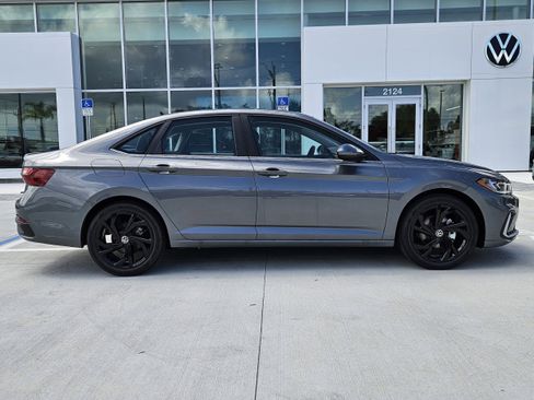 New 2025 Volkswagen Jetta SE image 8