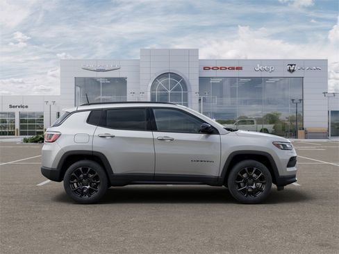 New 2026 Jeep Compass Latitude image 21