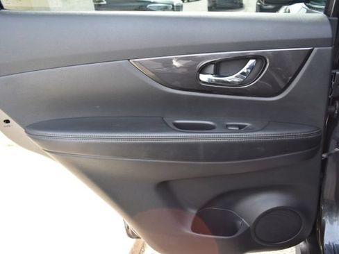 Used 2018 Nissan Rogue SV w/ Premium Package AWD/4WD image 33