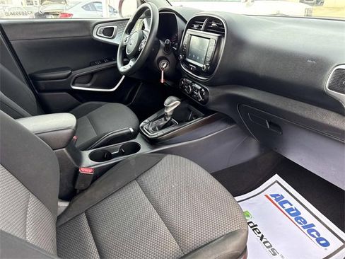 Used 2020 Kia Soul LX image 18