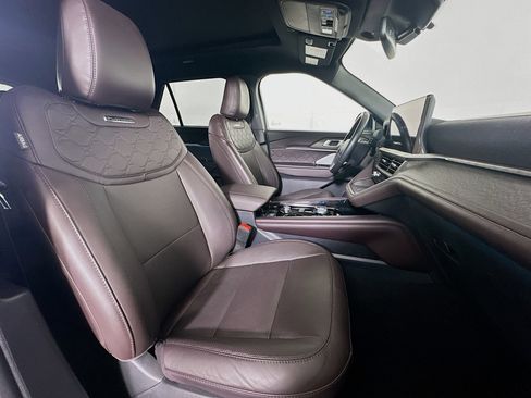 Used 2025 Ford Explorer Platinum w/ LUX Leather Package image 34