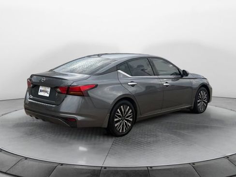 Used 2023 Nissan Altima 2.5 SV FWD image 3