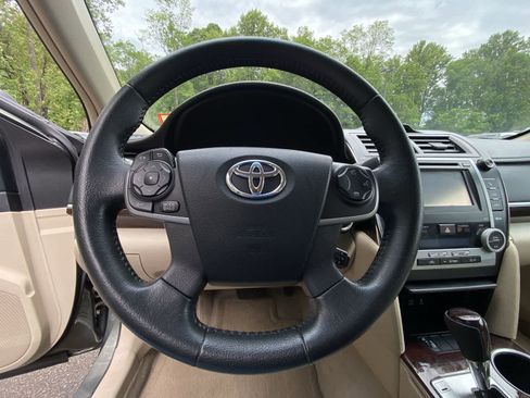 Used 2013 Toyota Camry XLE w/ Leather Pkg FWD image 29