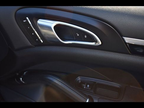 Used 2017 Porsche Cayenne S w/ Premium Package image 36