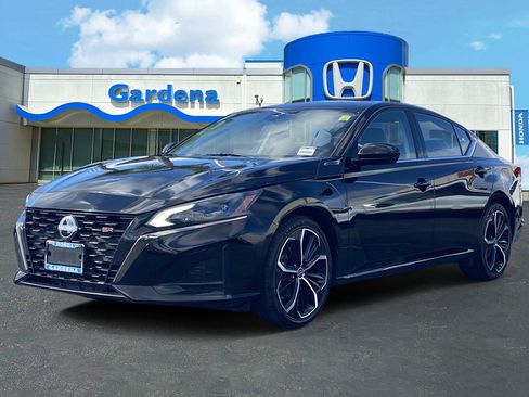 Used 2025 Nissan Altima 2.5 SR image 3