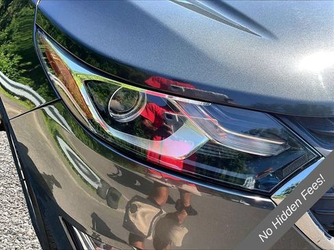 Used 2018 Chevrolet Equinox LT FWD image 24