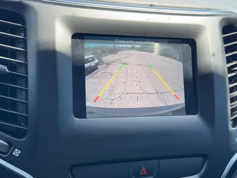 Used 2020 Jeep Cherokee Latitude image 21