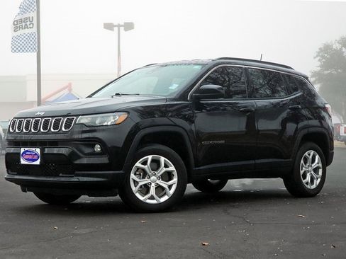 Used 2024 Jeep Compass Latitude image 16