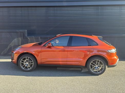 Certified 2025 Porsche Macan image 2