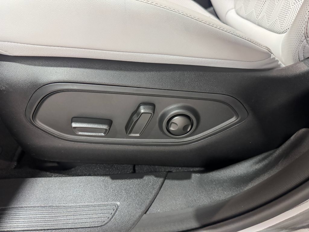 New 2026 Jeep Cherokee Overland w/ Advanced Pro Tech Group AWD/4WD image 18