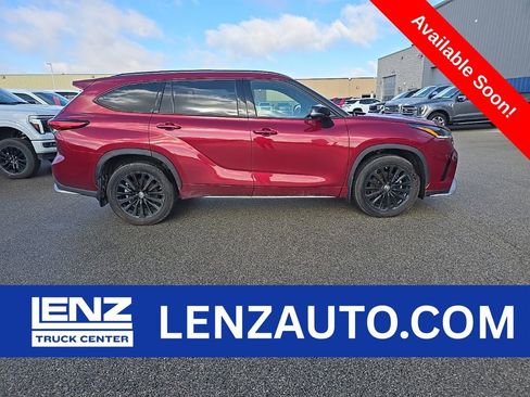 Used 2023 Toyota Highlander L AWD/4WD image 1