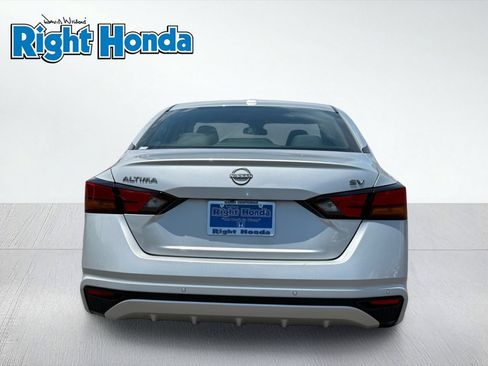 Used 2024 Nissan Altima 2.5 SV FWD image 7