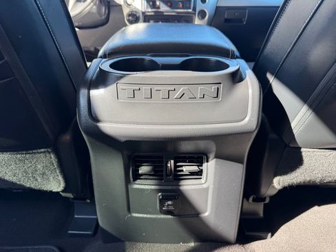 Used 2017 Nissan Titan PRO-4X AWD/4WD image 22
