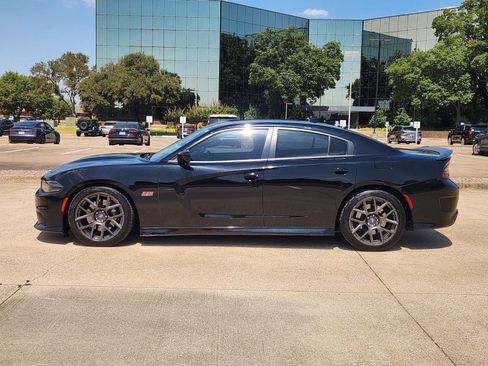 Used 2019 Dodge Charger Scat Pack RWD image 3