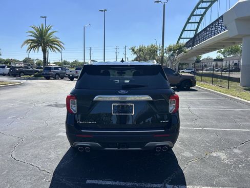 Used 2021 Ford Explorer Platinum w/ Equipment Group 601A AWD/4WD image 17