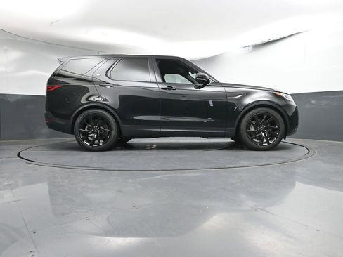 Used 2025 Land Rover Discovery S image 30